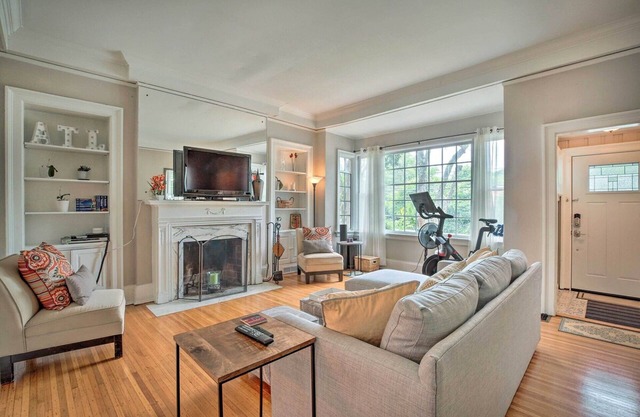 Charming Atlanta Bungalow Apartment - Walk to Piedmont Park!