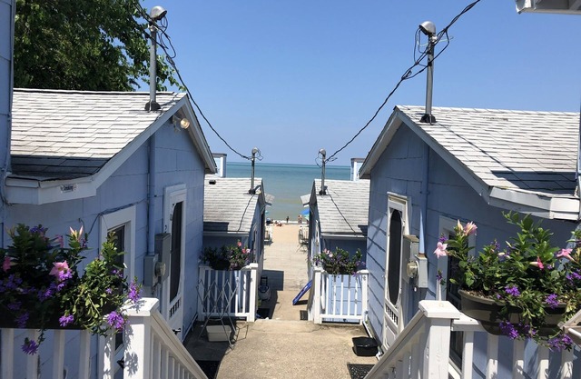 Charming Beachfront Studio Cottage