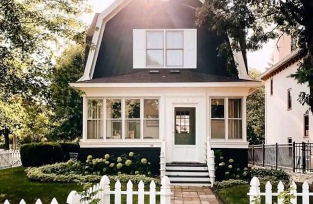 Charming Boxwood Cottage in Linden Hills