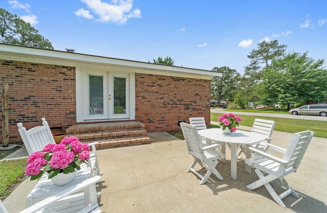 Charming Coastal Getaway! Minutes from Camp Lejeune,coastal beaches & downtown!
