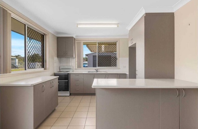 Charming Coastal Retreat: Modern Unit in Urunga with Easy Lido & beach Access