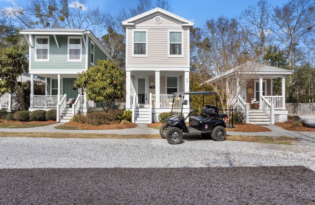 Charming Coastal Cottage in Downtown Ocean Springs – Golf Cart available!