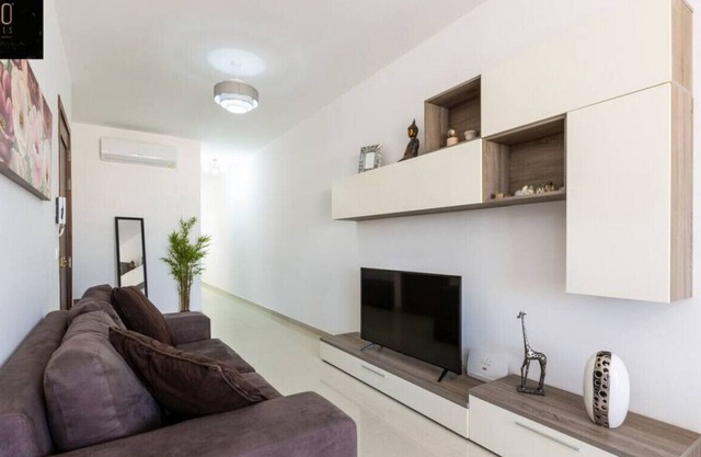 Charming, comfortable home in the centre w/WIFI