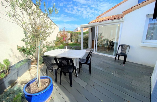 Charming Cottage with Garden, Near Beach & Town - La Tranche-sur-Mer