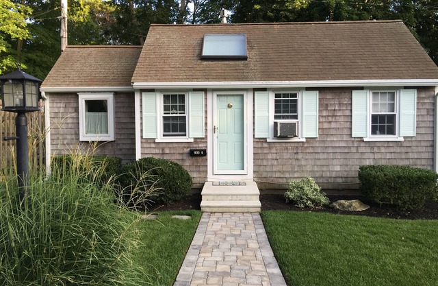 Charming Cottage Getaway