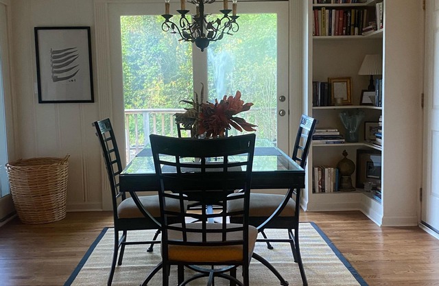 Charming Cottage In Brookhaven
