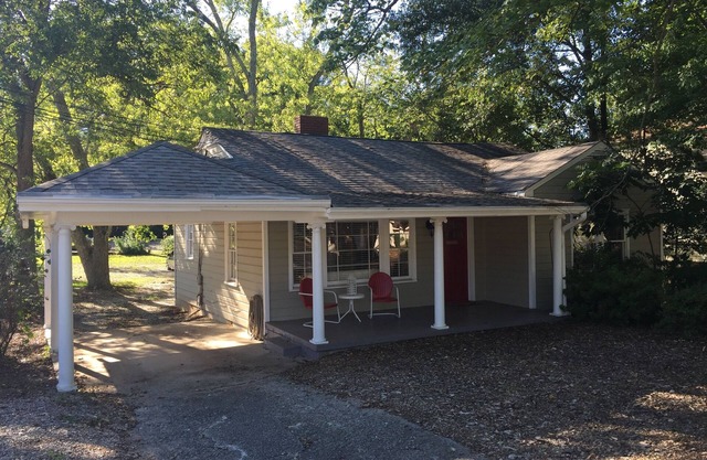 Charming Cottage on Bustling Canton St-Walk to restaurants, shops, and parks!