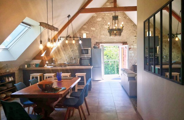 Charming Cottage with Private Garden, 3 Bedrooms, Near Loire Castles, Pets Welcome