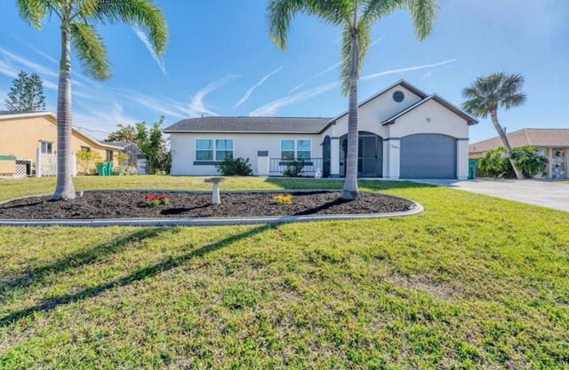 Charming Cozy Heated Pool House in Port Charlotte