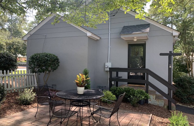 Charming Downtown Cottage