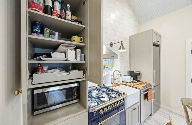 Charming Downtown Casita