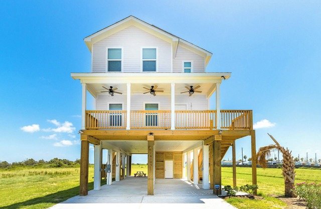 Charming Family Beach Retreat, Home In Galveston Texas