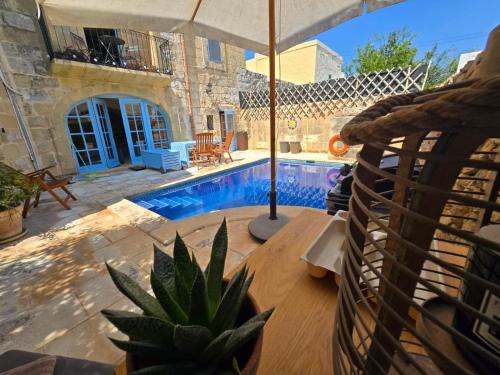 Charming Farmhouse with Pool