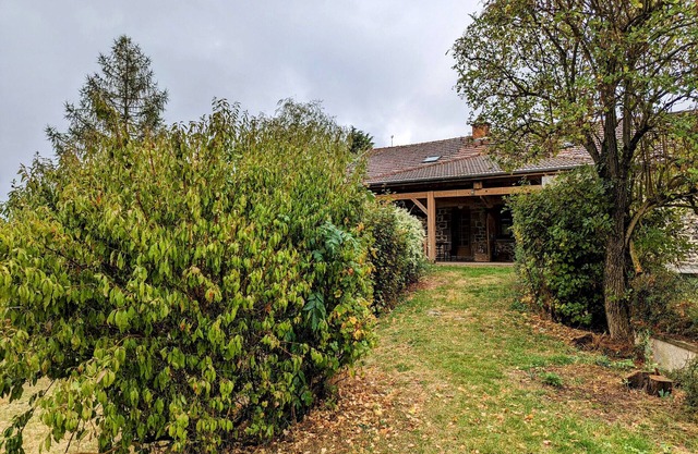 Charming Cottage near La Chaise-Dieu: Tranquil Retreat, Spacious Grounds, and Cozy Interiors