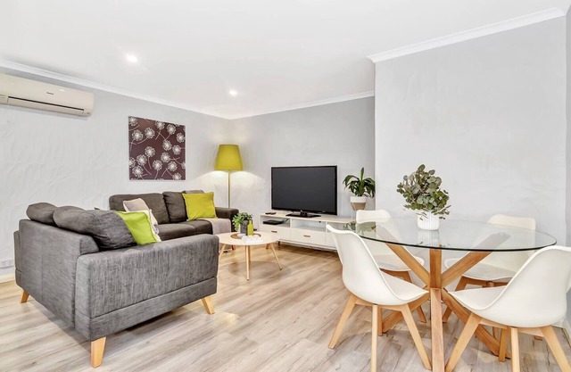 Charming Glenelg Stay Walking Distance to Beach