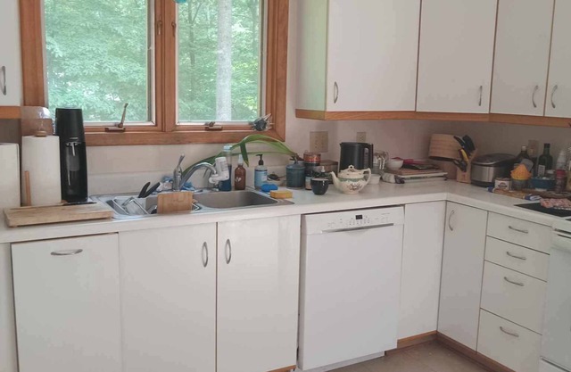 Charming guest suite in multi-leveled house in Sewanee.
