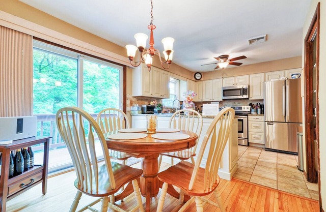 Charming Home in Cold Spring -18 mil or 30 mins drive to West Point