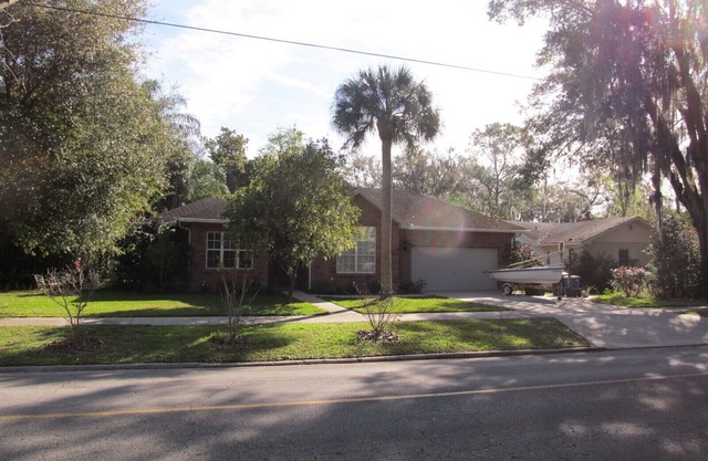 Charming Home on Oak lined street in Historic District