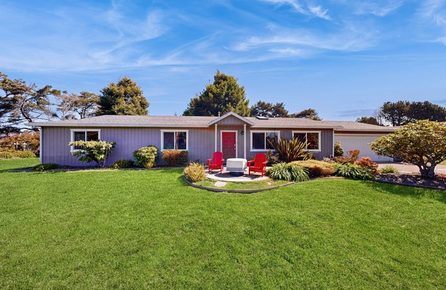 Charming Home with Ping-Pong and Free WiFi - Short Walk to Parks and Shops