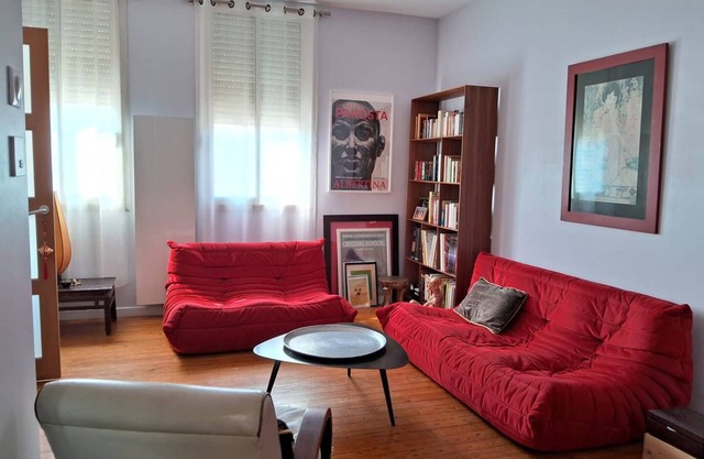 Charming house with peaceful exterior, close to town center