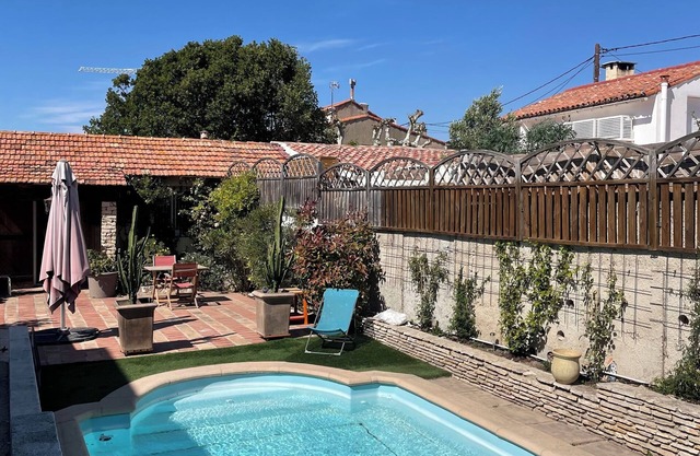 Charming house with swimming pool 100m from the sea, Marseille 8,