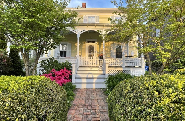 Charming, immaculate, single family home in Newport Historic District