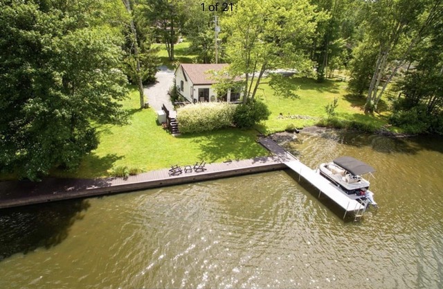 Charming Lake Front Cottage