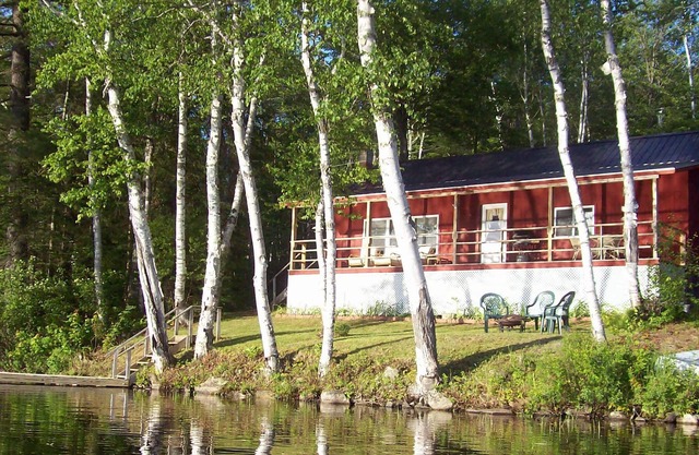 Charming Lakefront Cottage