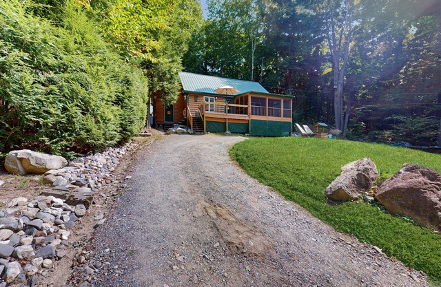Charming Lakeview House with Deck, Cozy Fireplace and firepit