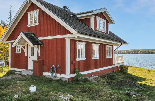 Charming, large vacation home with rowing boat and panoramic view, situated in a fantastic location