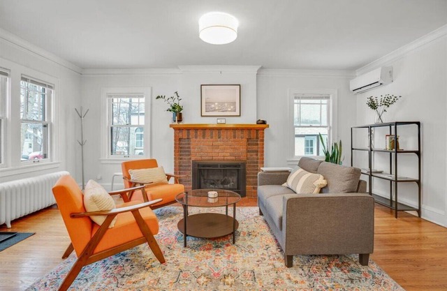 Charming Linden Hills Bungalow Close to Everything