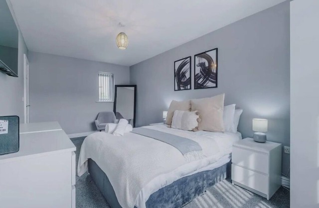 Charming Manchester 3-Bed House