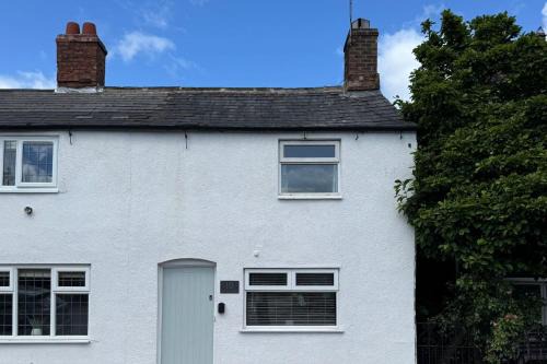 Charming Middlewich House - Sleeps 4