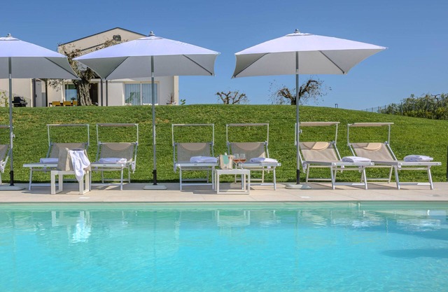 Charming modern villa with pool, just 15 minutes from the beaches of Civitanova Marche