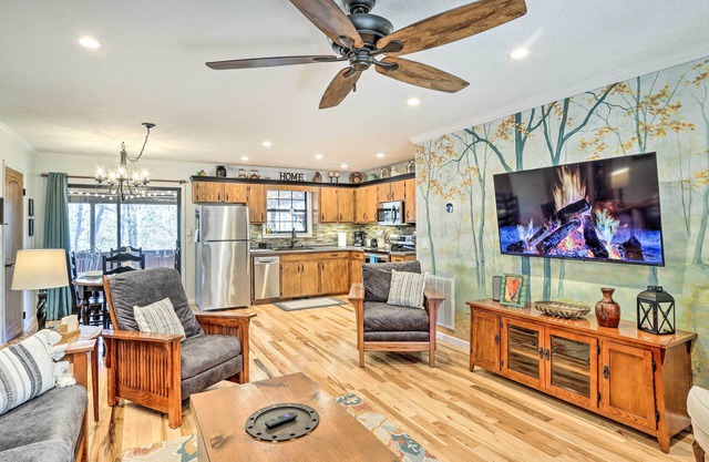 Charming Murphy Escape w/Fire Pit & Hot Tub!