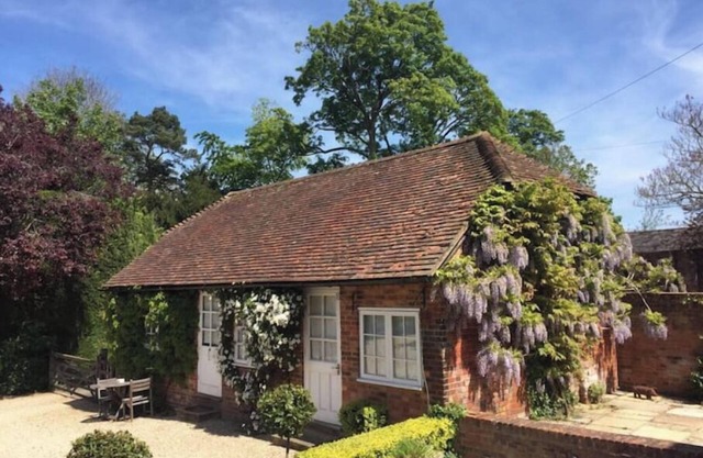 Charming one bedroom cottage