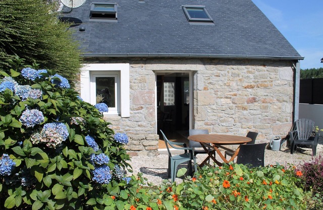 Charming penty, 3* gite, enclosed garden with trees