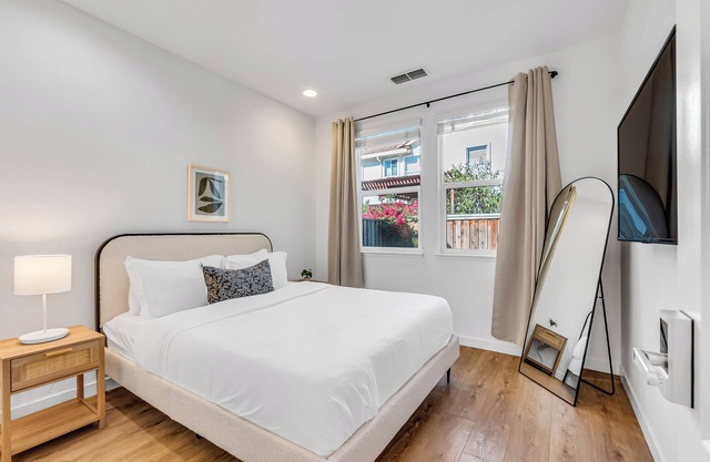Charming Private bedroom with Private Bath near Tech Hub & Hospitals in San Jose