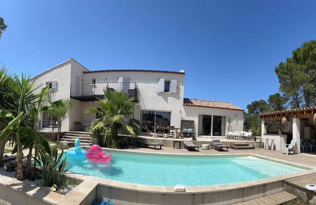 CHARMING PRIVATE RESIDENCE -AIR-CONDITIONED-POOL-PATIO-PETANQUE IN THE GARRIGUE