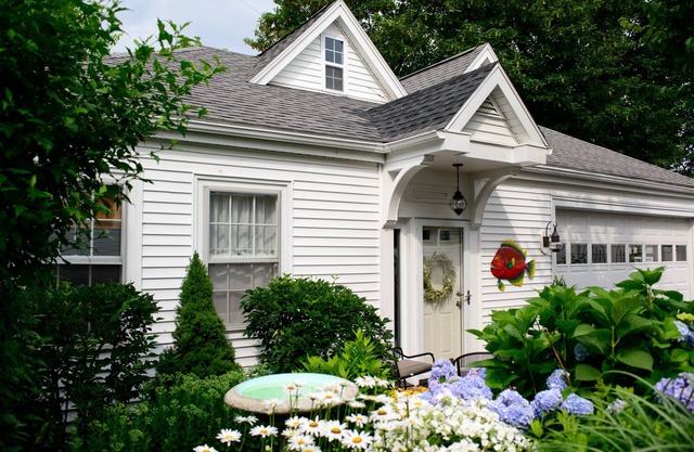 Charming private townhouse-style lodging, a block from Marblehead Harbor