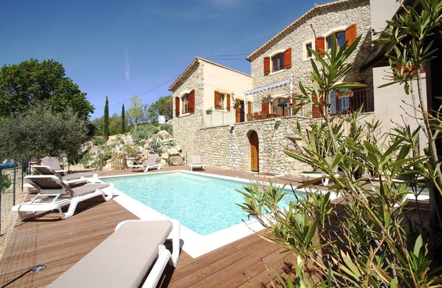 Charming Provencal villa-mas facing Mont Ventoux Heated pool Jacuzzi