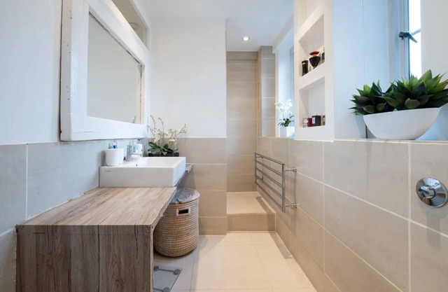 Charming retreat near top attractions. Family-friendly, spacious, and modern.