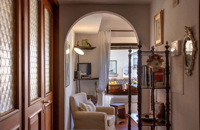 Charming, Romantic Apartment, 50mt from Ponte Vecchio, AC, WIFI, LIFT