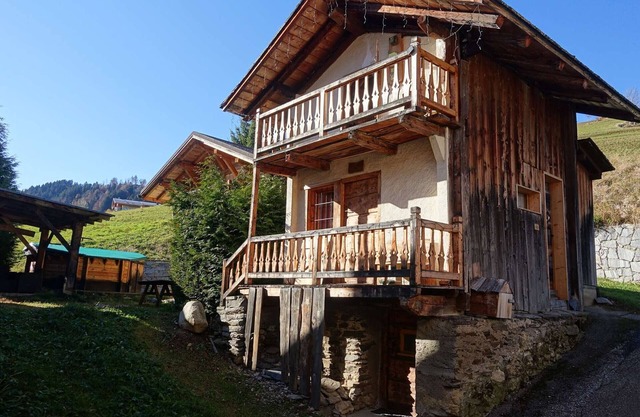Charming Savoyard Mazot in Hauteluce Village – Ideal for Couples, Near Shops and Ski Lift