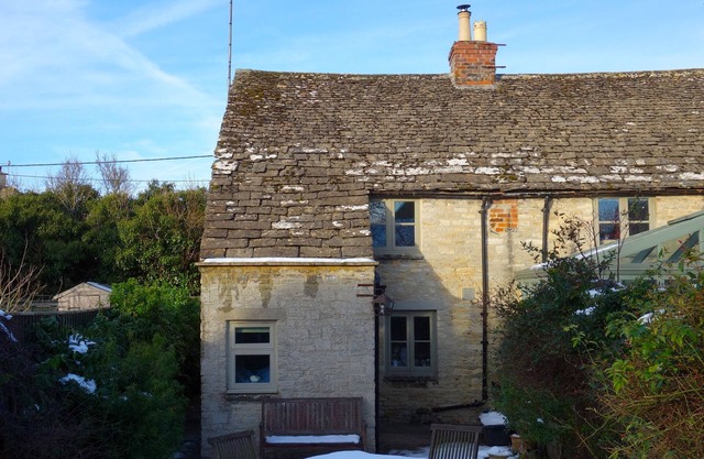 Charming, secluded, characterful cottage in the heart of Lechlade