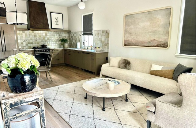 Charming & sophisticated 2-bedroom townhome with WiFi/cable in beautiful Atlanta