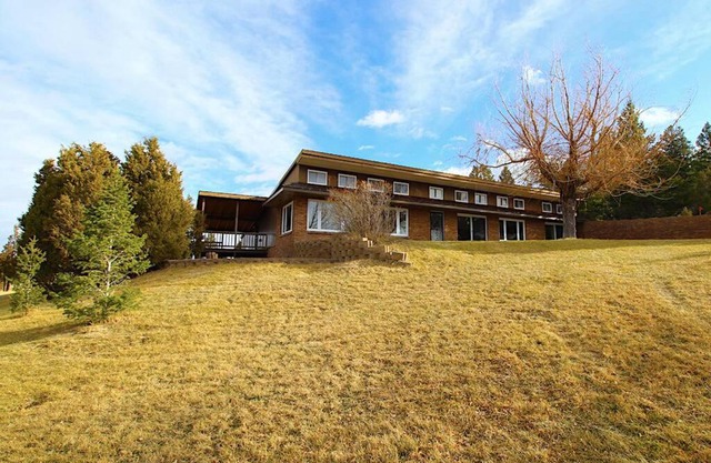 Charming, Spacious, Contemporary Mountain Retreat