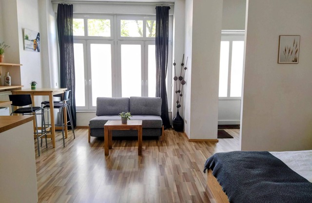 Charming studio in Prenzlauer Berg, 200 m to train, tram & supermarket