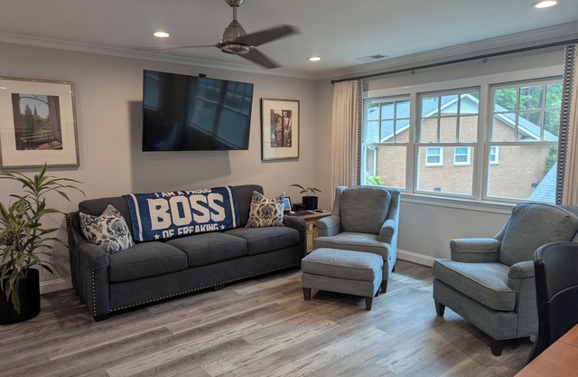 Charming studio in lovely Charlotte with WiFi, AC