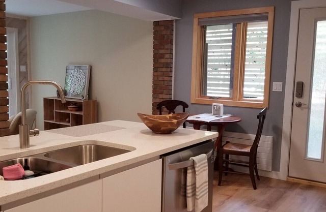 Charming, stunning beautiful Apartment https:/players.cupix.com/p/1b0E82F5!
